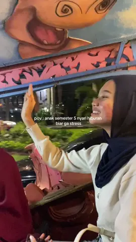 bak raja menyapa rakyatnya menunggangi kereta kencana☺️