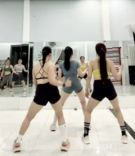 Eo sau | MỐI TÌNH KHÔNG TÊN Yêu thì chưa tới Thương cũng chưa tới Là một nửa của nhau cũng không Chúng ta là gì đây  👉LÀ BỜ BỜ BE đó mấy Mom ... Mối tình này không công khai Yêu mập mờ không tương lai 👉LÀ lyric thui nha Mămmm