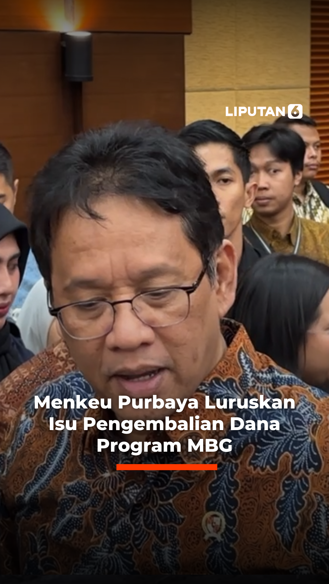 Menteri Keuangan Purbaya Yudhi Sadewa menegaskan tidak ada dana Rp100 triliun dari program Makan Bergizi Nasional (MBG) yang dikembalikan ke kas negara. Ia menjelaskan, anggaran tersebut belum pernah dianggarkan secara resmi dan masih dalam tahap perencanaan. Sementara itu, dana Rp71 triliun yang disebut sebelumnya justru sudah dialokasikan untuk pelaksanaan program tahun ini, dengan realisasi penyerapannya baru mencapai sekitar 23 persen hingga Oktober 2025. #liputan6dotcom #intrnike #lip6an