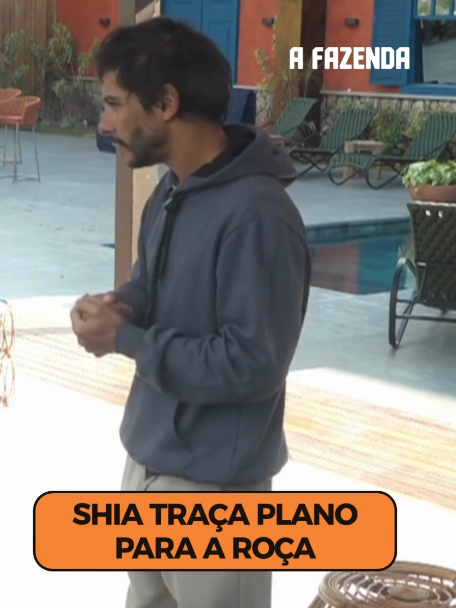 Shia se reuniu com Creo e Toninho para compartilhar a estratégia que traçou para a formação da Roça desta terça (14) 📝O peão pretende reunir votos em Fernando para que ele puxe Will, o verdadeiro alvo do grupo 🤠  Acesse RecordPlus.com para assistir à transmissão 24 horas de #AFazenda com seis sinais exclusivos 🔥