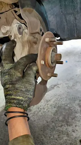#tiktokuk🇩🇪 #auto #mechanic #Toyota Camry wheel stud replacement 🛠️