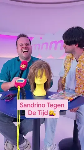 Wie Connie de coiffeuse zegt, zegt babbelen over de privé (dat van Karen ga je moeten uitleggen thuis, Sander 😬) #sandertegendetijd #MNM 