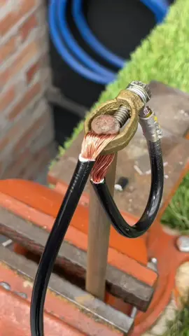 The grounding system that never fails ⚡🛠️ Old-school technique, modern reliability. #USA #ElectricalWork #HomeSafety 