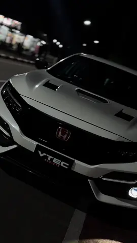 หล่อยังคะ  🤭  @TITLE_41🐼  #hondacivic #ลัทธิฮอนด้า #civicfc #fypシ 