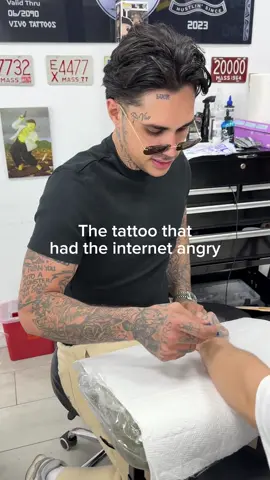 He continued the glove lol 🤣 Book with us now text (754) 707-2888 with any tattoo inquiries 🗡️