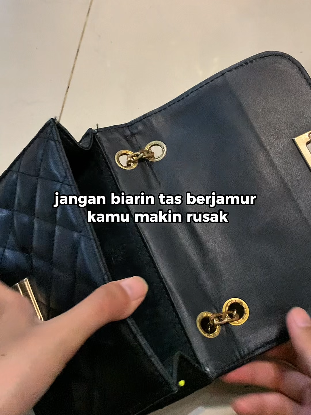 buat tasmu yang berjamur bersih kembali #pembersihajaib #primeshine #tipsbuatkamu #bersihtanpabilas