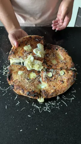 Pizza Furada de Queijos 🧀  . . . #pizza #pizzalover #pizzatime #cheese #burrata  