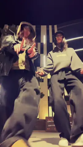 Newjeans always on trend 🙂‍↕️🙂‍↕️ with broski @sof 🍂 #foryoupage #viral #dance #newjeans #fyp 