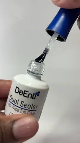 This is my new favorite gel topcoat! 😍 @DeEnti #deenti #gelxnails #geltopcoat #collab 