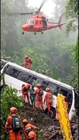Helicopter Rescues Dozens of People in Bus Trapped in Landslide! #disasterstrucks #fyp #viral