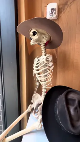 This one’s longggg #nashville #arlynsanders #customhat #rustlerhatco 