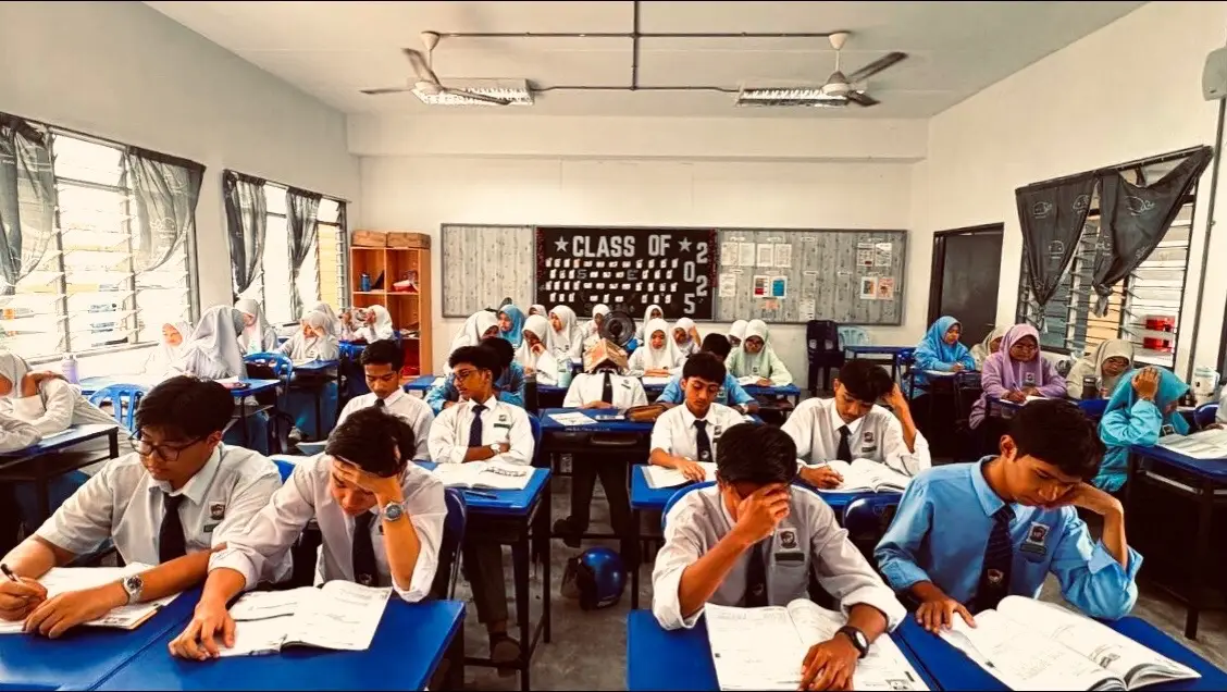 tgh collect 1001 kenangan bcs we never be FORM 5 era again 🥹 #fyp #classmates 