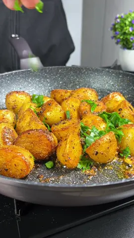 Your lunch or dinner deserves these potatoes as a side dish. With this seasoning, you've never tasted anything like it. It's amazing. #Recipe #potato #reels #video #tips 