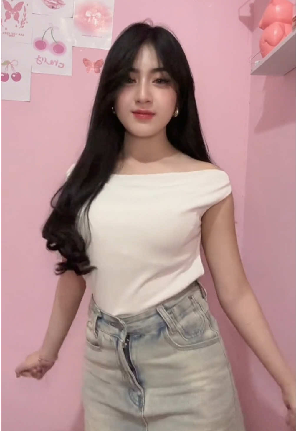 jangan coba-coba kepoin aku di sini ya #timoclubid 