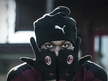🏄🏾‍♂️ - fancy by drake | #rafaelleao#acmilan#footballedit#fyp#viral @𝔪𝔬_.𝔫𝔟93 