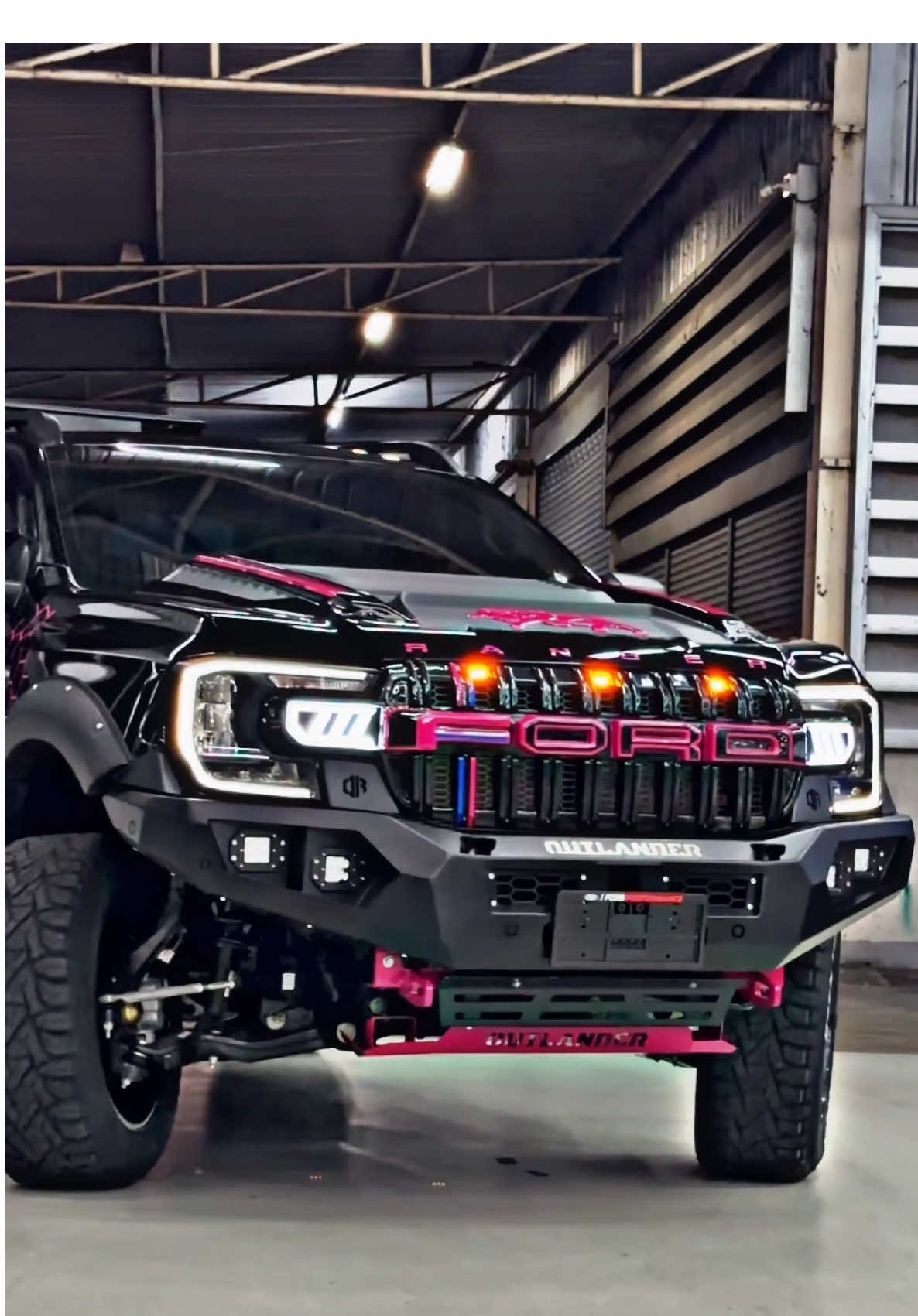 เกิดมาแกร่ง 💛 แต่ใจหวานแว้วว อยู่น๊าาา RANGER XLS 4x2 6AT 👐 แต่งได้ตามสไตล์คุณ สอบถามรายละเอียดเพิ่ม 0645870266 (ทับทิม) เบอร์โทรแอดได้เลยค่ะ 🦩💙 #ฟีดดดシ #ฟอร์ดทับทิมสยาม #ฟอร์ด #ฟอร์ดประเทศไทย #fordthailand 