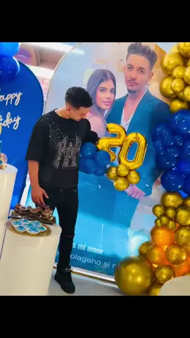 🎉✨ ¡Celebramos los 20 años de Marsel con una decoración llena de estilo y personalidad! ✨🎉 En Unique Events & Decorations nos encargamos de transformar cada momento en un recuerdo inolvidable. Con tonos dorados, azules y detalles personalizados, creamos un ambiente único para que este nuevo capítulo de su vida empezara con mucha alegría y elegancia. 💙💛 Porque los 20 solo se cumplen una vez… ¡y se celebran a lo grande! 🥂🎂 📲 Contáctanos y deja que tu próxima celebración hable por ti.