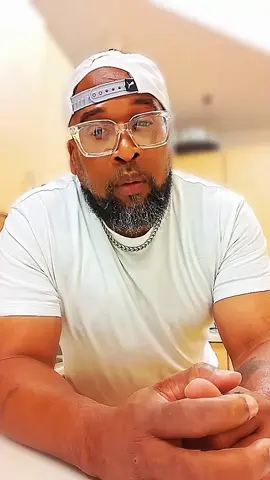 Turn off the LIGHTS!!!! #fyp #blackmenoftiktok #livelaughlove #singlelife #50anduptiktok 