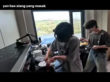kasihan tp ngakak liatnya😭🤌 #fyp #hejunlin #yanhaoxiang #dingchengxin #teensintimes 