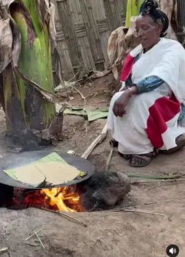 Dorze women's vegetable bread is one of the most unique culinary traditions in southern Ethiopia. It is made from the sieve, also known as 