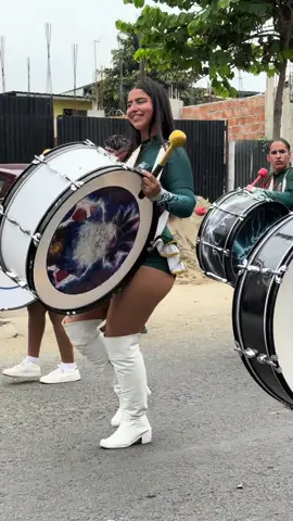 Antonella Bombista luciéndose ❤️❇️ #bastoneras  #choneralinda❤💕💕😍 