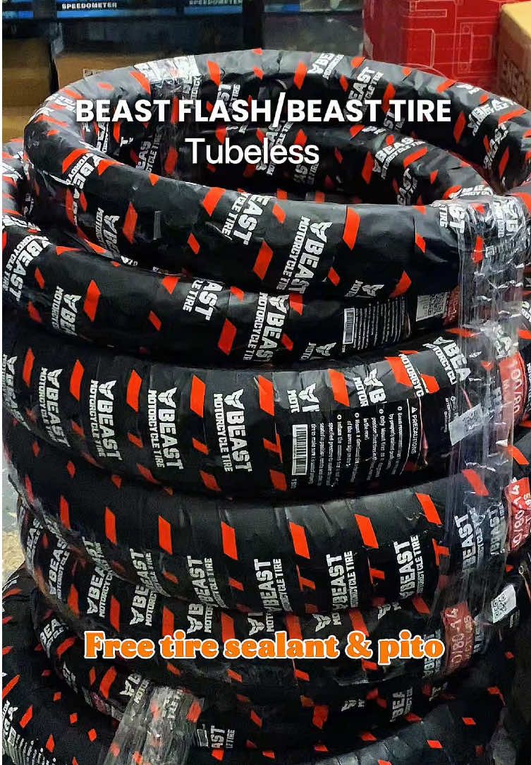 Mas mura pero solid! Beast Tire vs stock tube tire — Beast Flash tubeless talaga ang sagot sa daily commute 🙌 #BeastTire  #beasttire #tubelesstire #motorcycleparts 