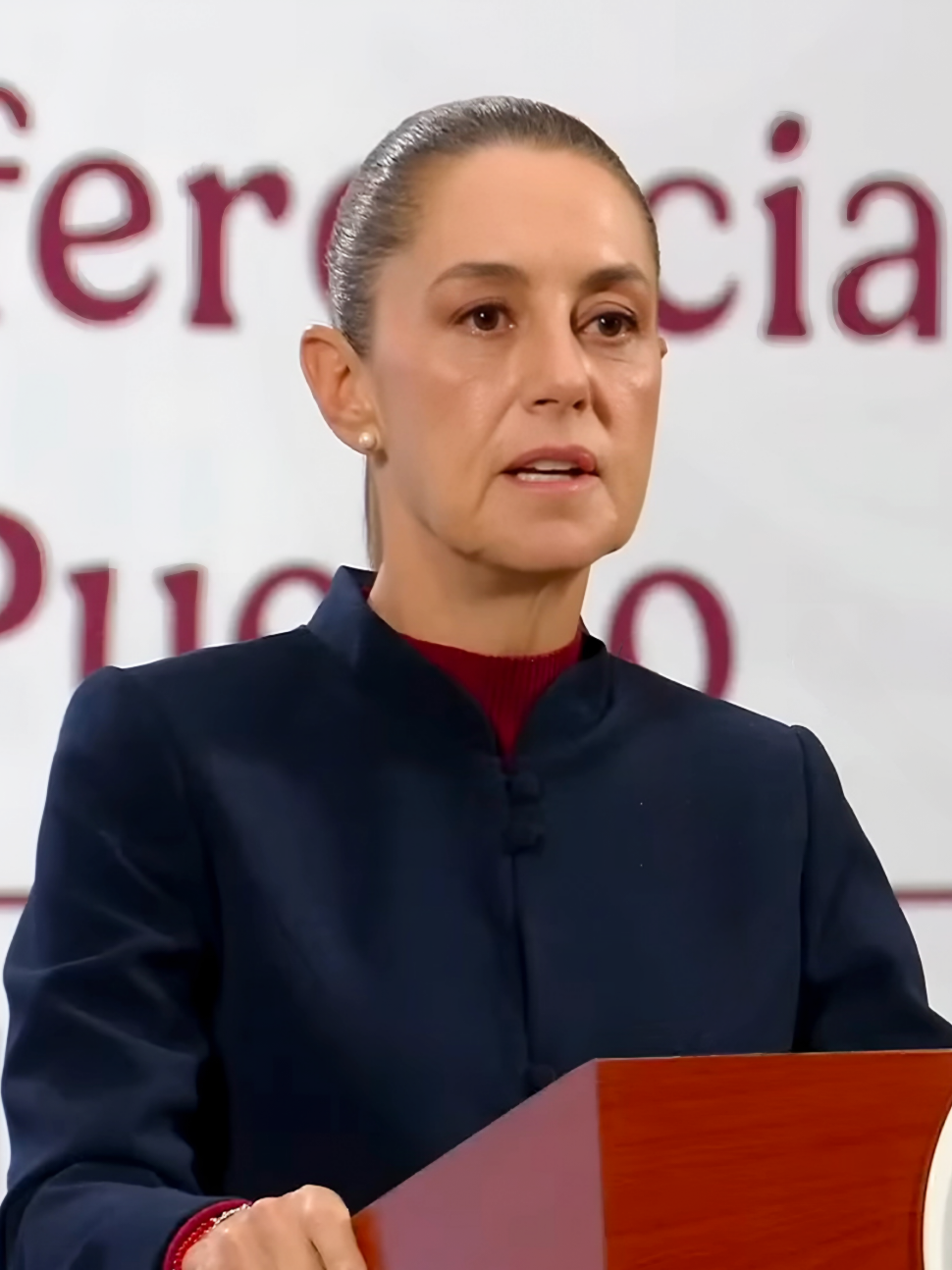 EVIDENTEMENTE, NO ESTA BIEN ESO: CLAUDIA SHEINBAUM TRAS APOYO A DAMNIFICADOS POR PARTE DE GRUPOS DELICTIVOS.  #Claudiasheinbaum #AMLO #MORENA #4T #Noticias 