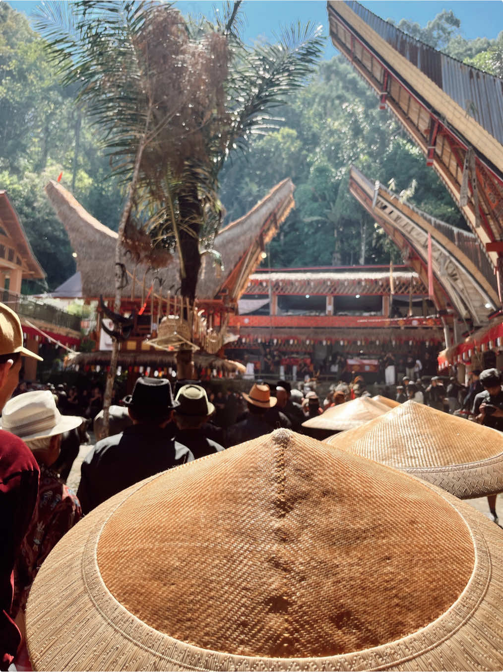 Attending the Rambu Solo’ ceremony of my dear cousin’s father @Vousmevoyez @William Pakendek 😇 #rambusolo #toraja #fyp 