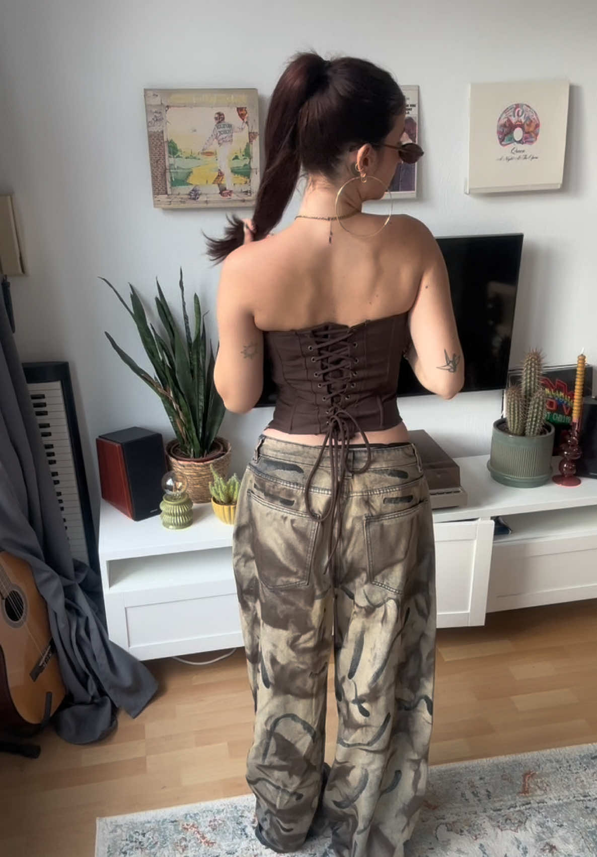 Dag 1 van ADE outfit inspo🫶🏽 weten jullie al wat je aandoet? #ADE2025 #outfitinspo #festivaloutfit #outfitideas #AmsterdamDanceEvent 