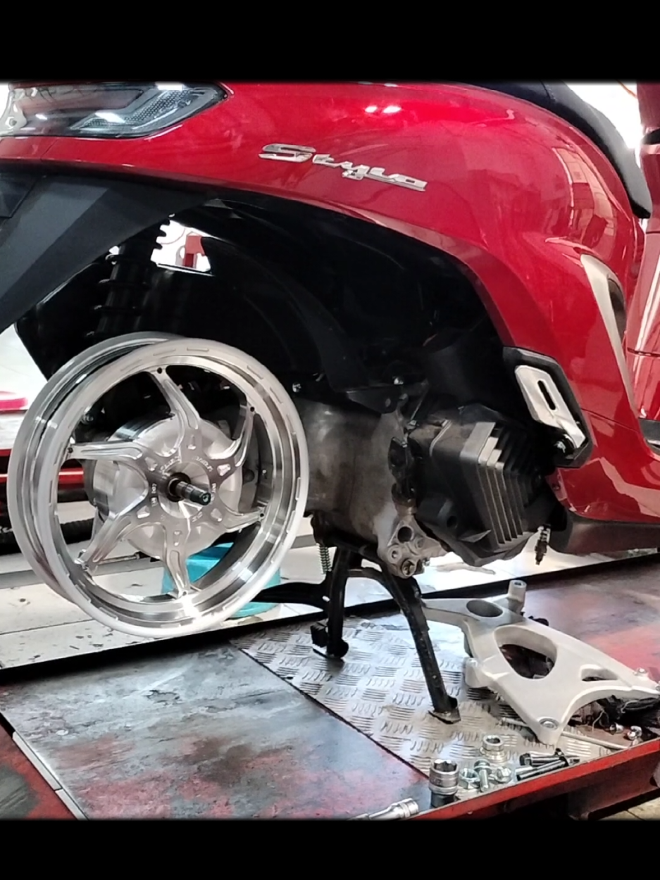 velg delkevic ring 12 cek keranjang kuning  #stylomerah #stylomodifikasi #stylo160 #hondastylo #beranda 