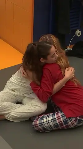 Esta noche, a las 20 h en #ConexiónOT14O, podremos ver los mejores momentos de la vuelta a la Academia de ayer 🥺 Soy lágrimas con la semana que se nos viene 😪 #OTDirecto14O #OT2025