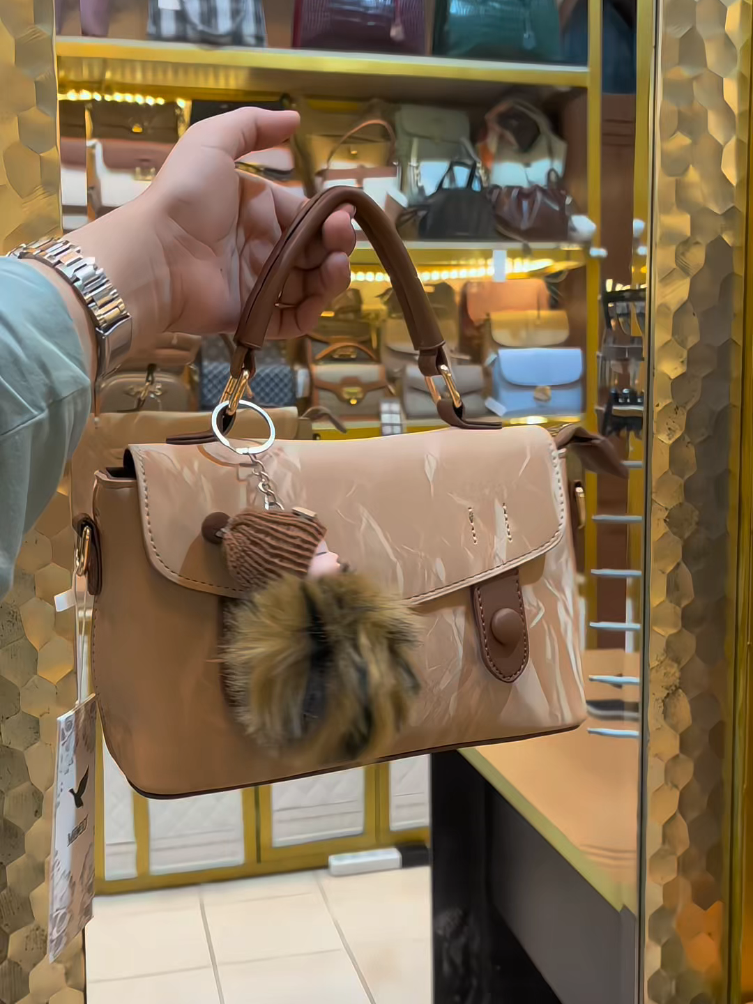 Udah coba tas ini belum? Kamu bakal langsung suka deh  #tasselempangwanita #shoulderbagwanita #handbagwanita #taswanitaelegan