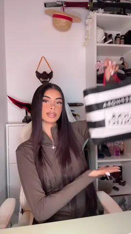 BIG CONCOURS MAKE UP !!  CONDITIONS:  • Être abonné •Liker et republier la vidéo •Commenter ce que vous voulez en identifiant 2 personnes  Bonne chance 🫶🏼🤍  #concour #makeup #concours #sephora #maquillage  @SEPHORA @Charlotte Tilbury @Huda Beauty  @NYX COSMETICS FRANCE @Sol de Janeiro Inc 
