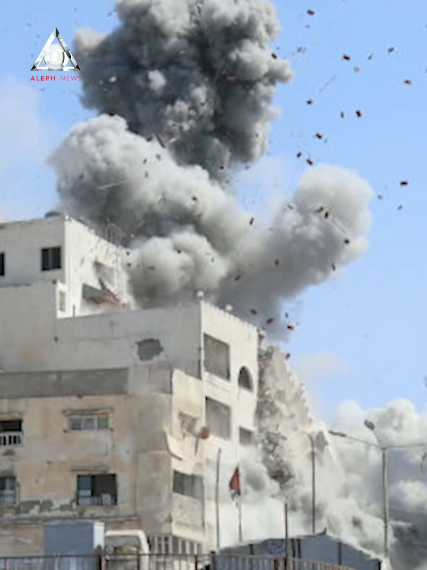 ATENȚIE: La doar o zi după ce Trump a anunțat pacea în Gaza, Armata Israeliană a tras din nou focuri în enclavă. Cinci suspecți palestinieni au trecut de „linia galbenă” de demarcație prevăzută în acord Citește mai multe pe alephnews.ro  #alephnews #israel #hamas #trump #peace #plan #razboi #gaza #hostages #deal #war