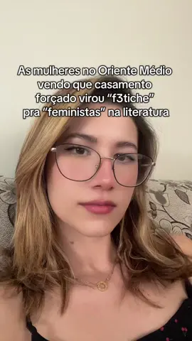 A liberdade de escolher até mesmo quem vai oprimi-la. Se for bonito, não é opressão 🤣  . . . . . . #darkromance #mafioso #booktokbrasil #kindleunlimited 