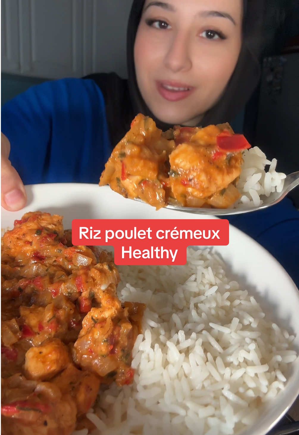 Sauce crème boursin ou carré frais au poulet & riz Hyper facile ,rapide, healthy &  délicieux 🥰🍗🍚 Il te faut: 2 escalope de poulet 1 gros oignon Sel, poivre, paprika 4 carrés frais ail & fine herbes ou du fromage boursin Environ 10 cl de crème légère  Coriandre  Fais revenir l’oignon finement haché dans une poêle légèrement huilée. Après 3/4 minutes, ajoute le poivron et les morceaux d’escalope de poulet et les épices, puis mélange bien. Laisse cuire environ 3 minutes, puis incorpore les carrés frais et mélange jusqu’à ce qu’il fonde Ajoute ensuite la crème liquide et la coriandre, puis remue de nouveau. Laisse épaissir la sauce à feu vif pendant environ 5 minutes jusqu’à obtenir une texture onctueuse et savoureuse 🤤  (Recette pour 3/4 personnes)      #rizaupoulet #pertedepoids #Recettehealthy #poulet #chicken 