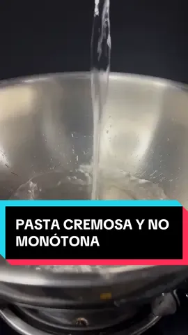 ¡Mira, cariño! A la rica pasta. Con cremosidad y sin monotonía. No como la derecha, cada vez más radicalizados. El @Partido Popular y @VOX España 🇪🇸 son iguales: NO HAY DIFERENCIA  #abuela #pp #vox #abascal #recetasentiktok 