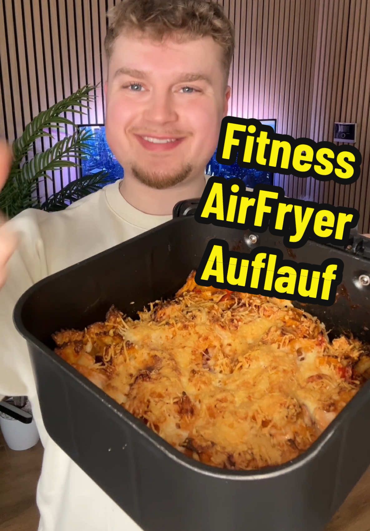 Dieser Fitness-Auflauf geht komplett viral 😳😍  ———- •Hähnchenbrust •Frische Zwiebeln •Frische Paprika •Kochcreme/Cremefine •Passierte Tomaten/Tomatenmark •Nudeln •Gratinkäse  ————- #airfryer #auflauf #Fitness #food 