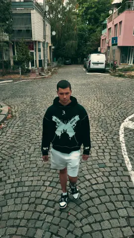 Roaming the streets in ARTIK style #artiksc #streetwear #fyp #bulgaria #sofiabulgaria🇧🇬 