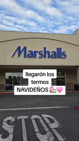 llegarón los termos navideños a Marshalls🛍🩷 #marshalls #termos #termosnavideños #compras #marshallsfinds 