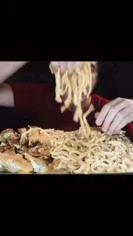 how id want to be inhaling my food sometimes (no hate on anyone in this vid mukbangers r incredible) 