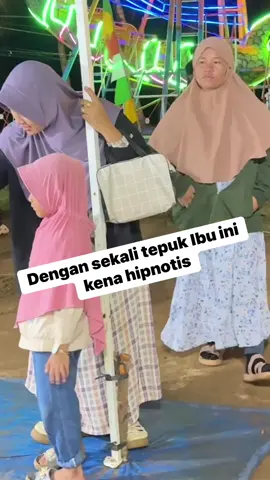 dengan sekali tepuk ibu ini kena hipnotis#videoviral 