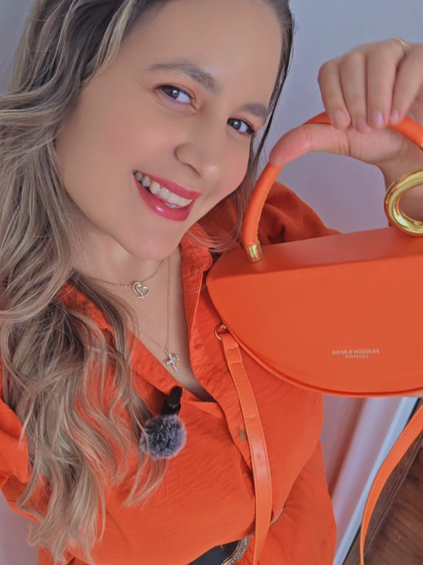 Super la protagonista de mi dia esta cartera , se lleva el show #cartera #bolsas #fashionbag #parati #mujeres 