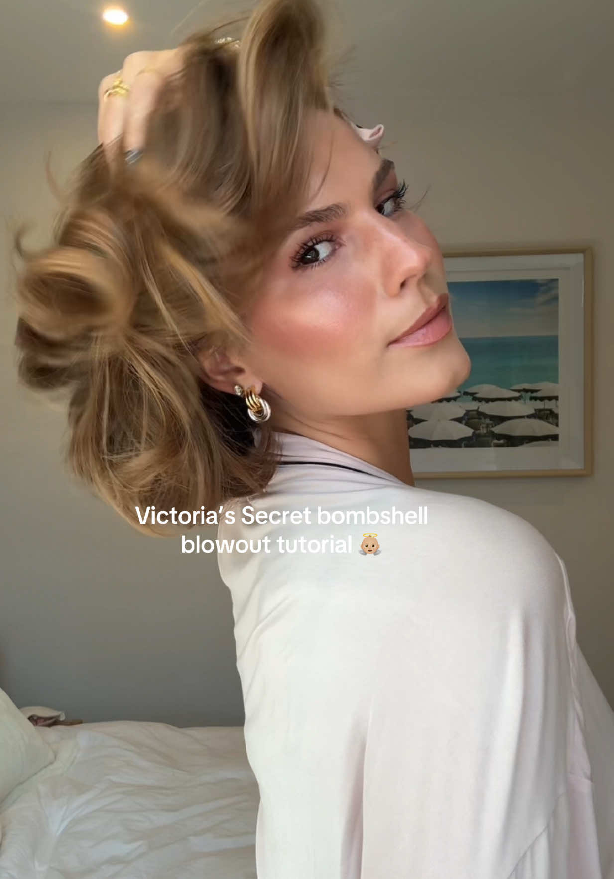the blowout I want to see on the @Victoria’s Secret runway this year!! bouncy blowouts for the short hair girls 😌🎀 #victoriassecretfashionshow #vsangel #hairtutorial #blowoututorial 