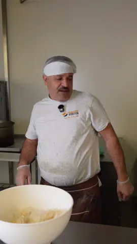 @Marwan El Haj #حلويات_عربيه_في_سويسرا #حلويات_سوريه #بقلاوة #baklava_in_der_schweiz @الشيف ابو عبدو 