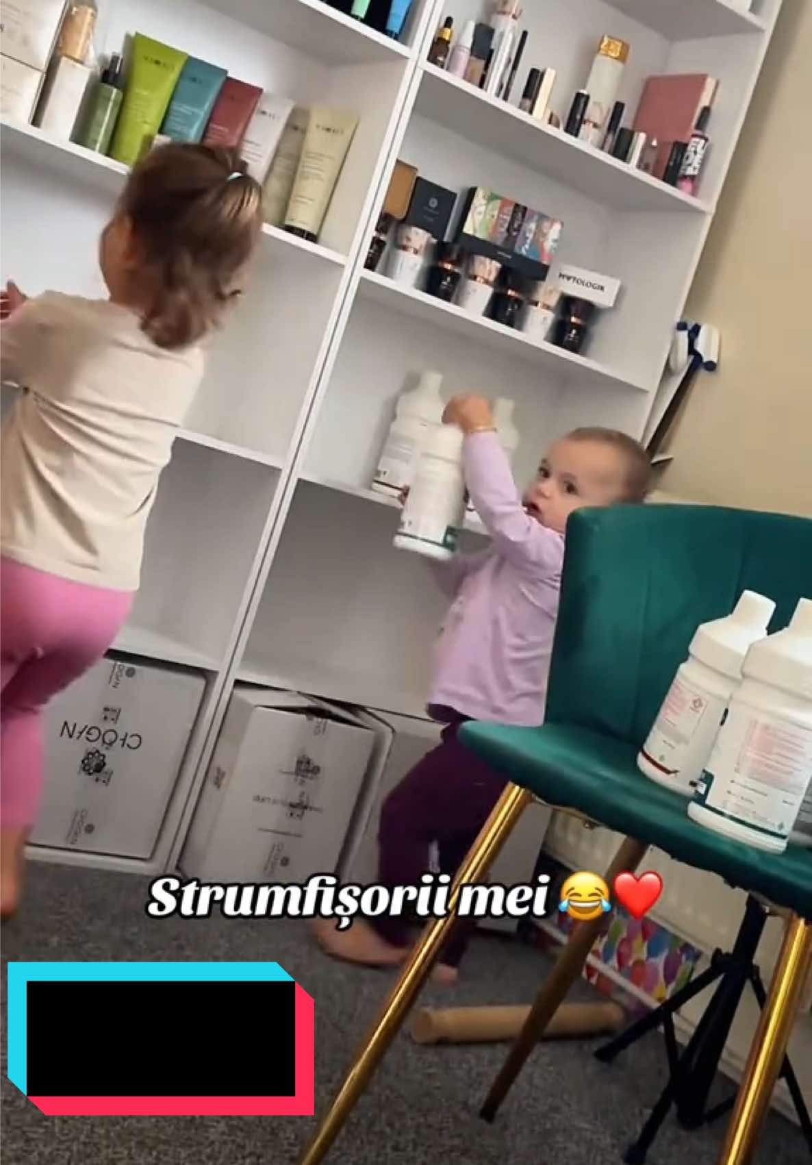Asta ca dacă doriți să comandați ceva să știți ca ele mă vor ajuta cu siguranță la împachetat !! 😂🙏🏽❤️ #baby #mygirls #fyp #viral #order 