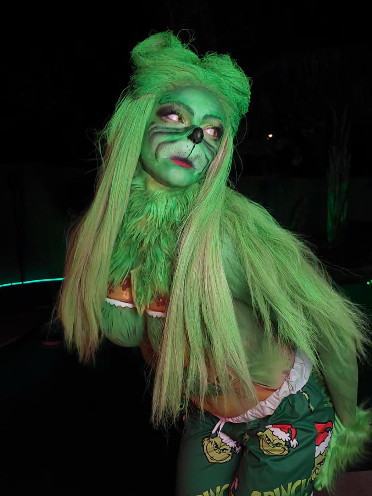 Pretend like this is my Halloween costume and not Christmas in October 👀 #thegrinch #halloweencostume  #mehron #mehronmakeup #cosmetics 