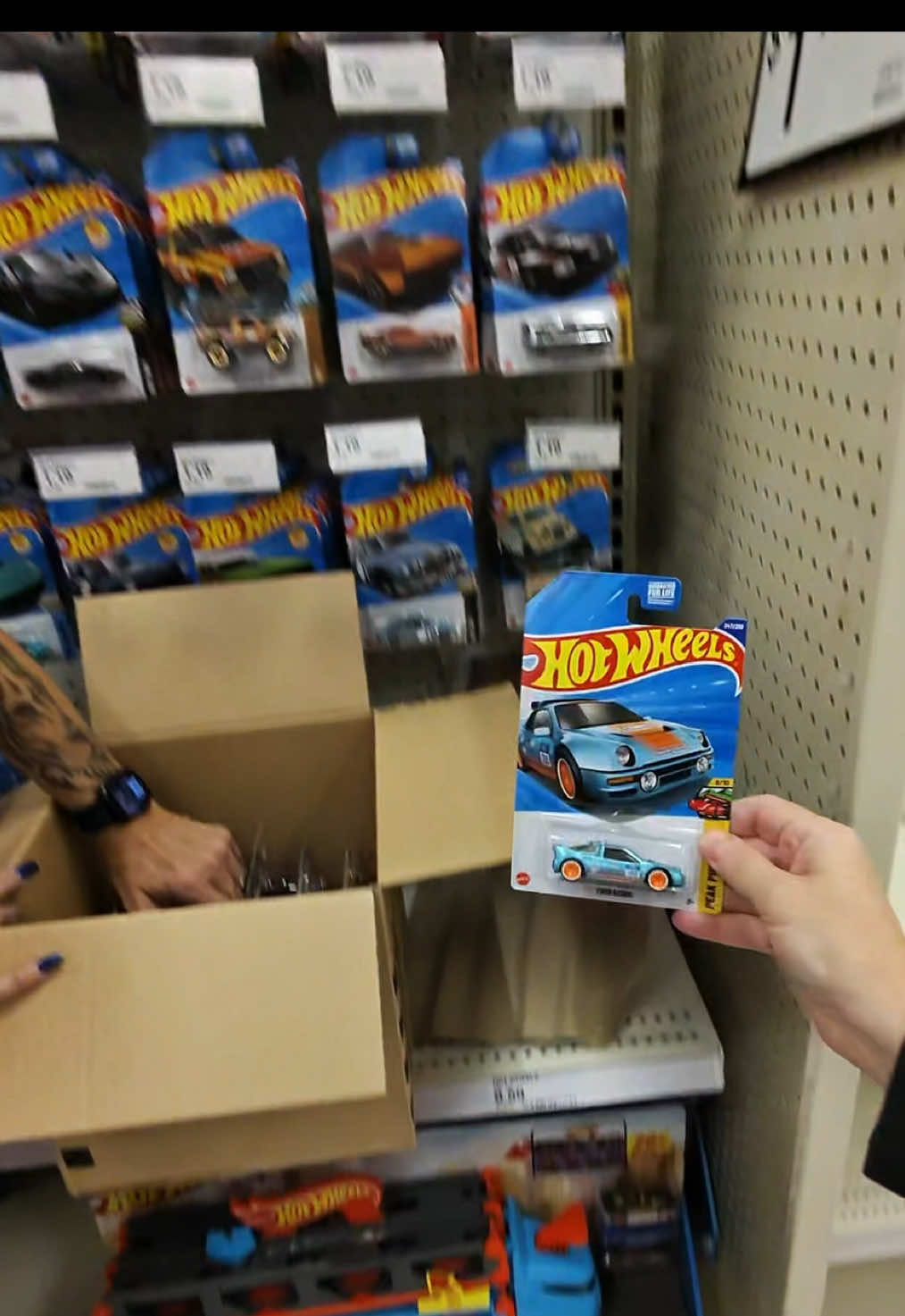 Heck yeah! Q case! Let’s Go! #hotwheelsasmr #hotwheelshunter  #diecastcollectors #diecast #hotwheels #hotwheelscollections #hotwheelscollector #happyhunting #hotwheelstreasurehunt #foreveryoung #hobbies #onthehunt #itsnotthesamewithouttheflame #treasurehunt #supertreasurehunt #diecastcar #hotwheelschase #hotwheelssupertreasurehunt #matchbox 