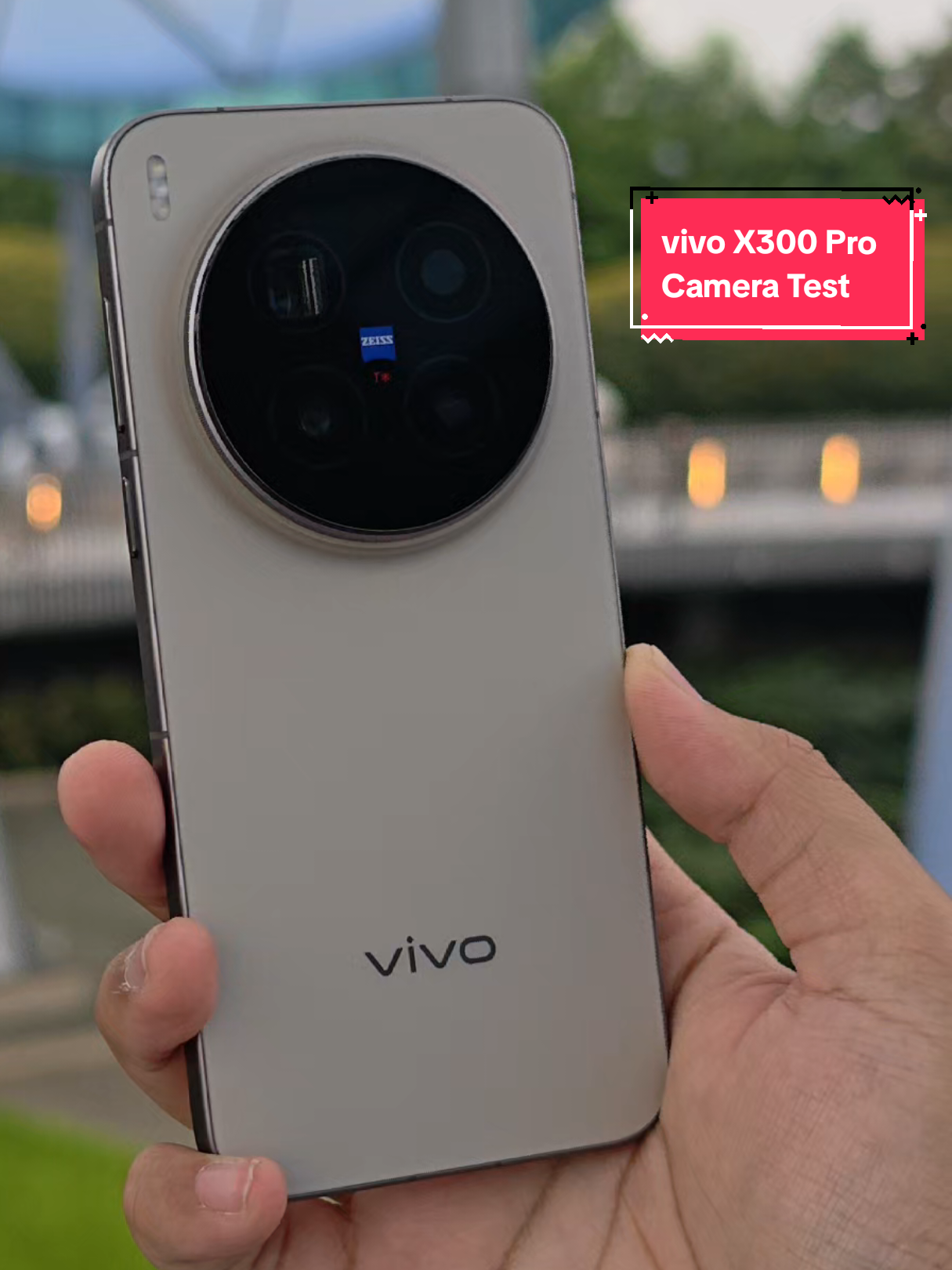 TRON Lightcycle Power Run at Disneyland Shanghai, captured using the new vivo X300 Pro. #ZEISSImageGoFurther #vivoX300Series @vivo_indonesia 