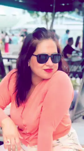 नदेखेको वर्षौं भइसक्यो, नभेटेको दशकौँ बितिसके। तर आज अचानक फेसबुक फिडमा तिम्रो प्रोफाइलमा बलिरहेको त्यो हरियो बत्ती देख्दा मन फुरुङ्ग पर्‍यो। हाम्रो सम्बन्धले कहिल्यै green signal त पाएन, red flag के थियो भन्ने पनि अब ठ्याक्कै सम्झिँदैन। तर पनि, तिमीप्रति आज पनि त्यो पुरानै शुभचिन्तक भावना उस्तै छ.. #sabinakarki #feelings #Relationship #relatablevideos 